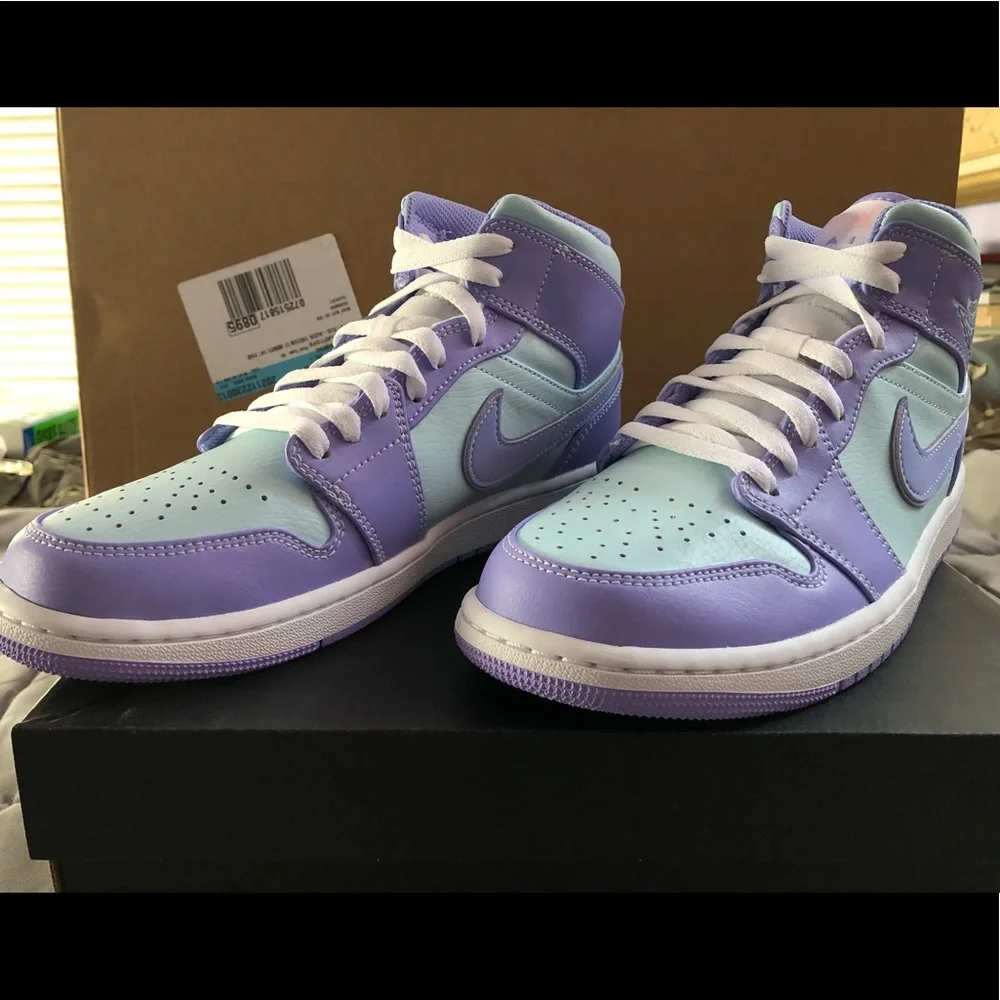 Jordan 1 Mid Purple Pulse/Arctic Punch - Picture 9 of 16